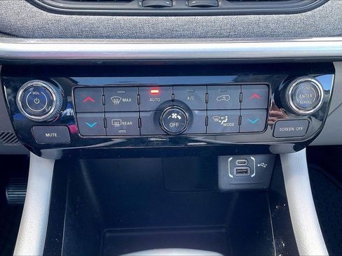 Used 2022 Jeep Compass Latitude w/ Sun and Sound Group image 32