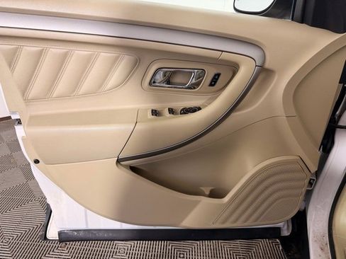 Used 2013 Ford Taurus SEL image 16