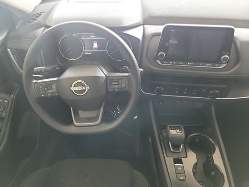 Used 2025 Nissan Rogue S FWD image 18