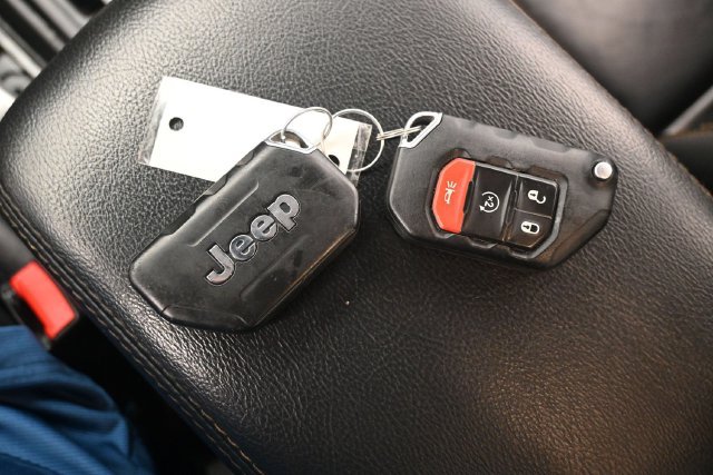 Used 2022 Jeep Gladiator Overland AWD/4WD image 18