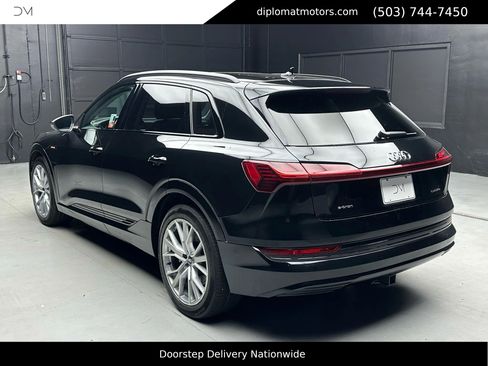 Used 2021 Audi e-tron Prestige image 7
