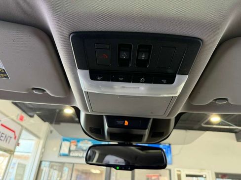 Used 2021 Nissan Rogue SL w/ Premium Package image 17