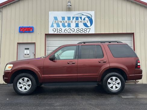Used 2010 Ford Explorer XLT image 13