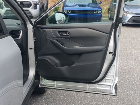 Used 2024 Nissan Rogue S image 40