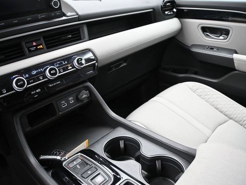 Certified 2023 Honda Pilot LX image 4