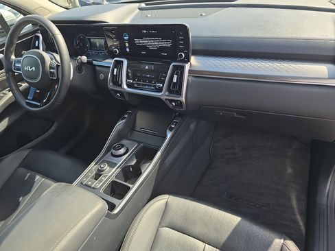 Certified 2023 Kia Sorento EX image 12