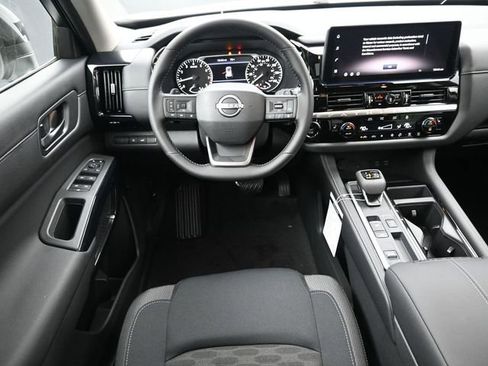 New 2026 Nissan Pathfinder SV w/ SV Premium Package FWD image 9
