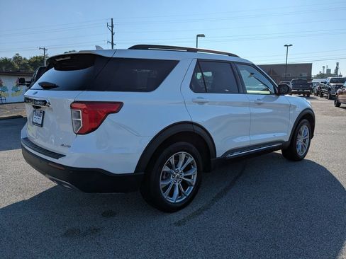 Used 2022 Ford Explorer XLT w/ Equipment Group 202A AWD/4WD image 5