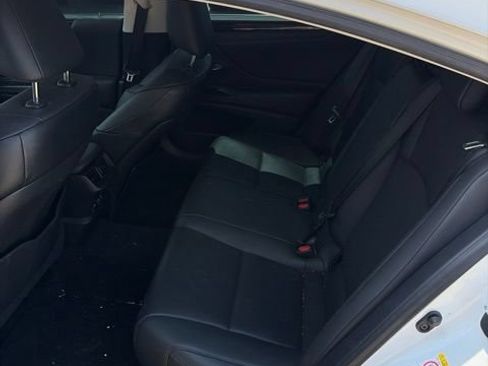 Used 2019 Lexus ES 350 FWD image 2