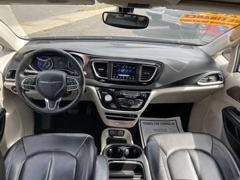 Used 2020 Chrysler Voyager Lxi image 14