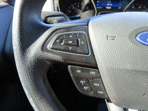 Used 2017 Ford Focus SEL image 14