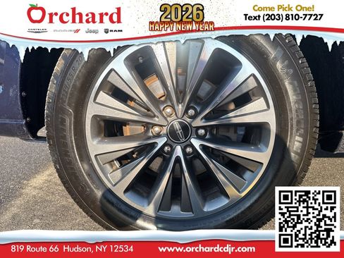 Used 2017 Lincoln Navigator Select image 12