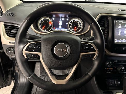 Used 2018 Jeep Cherokee Limited image 20