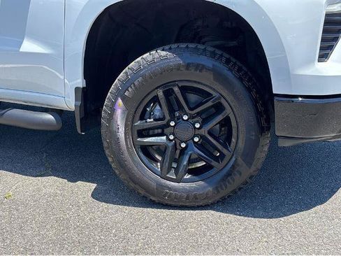 Used 2023 Chevrolet Silverado 1500 LT Trail Boss w/ Protection Package AWD/4WD image 4