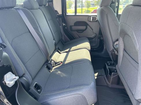 New 2025 Jeep Gladiator Sport image 31