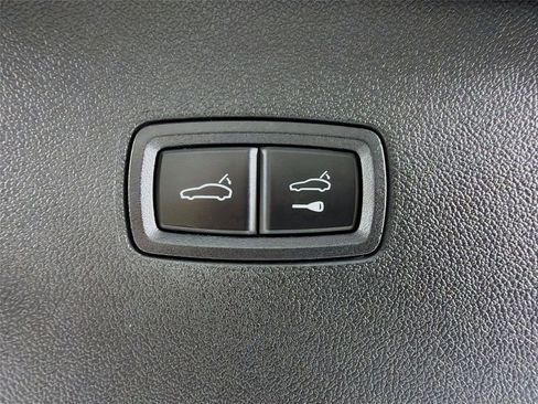 Used 2023 Porsche Cayenne S AWD/4WD image 24