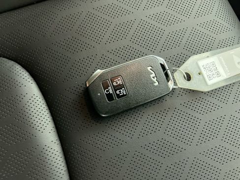 Used 2023 Kia Carnival SX Prestige FWD image 34