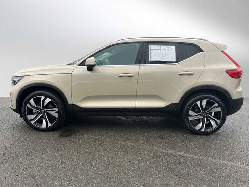 Used 2025 Volvo XC40 B5 Ultra w/ Climate Package image 6