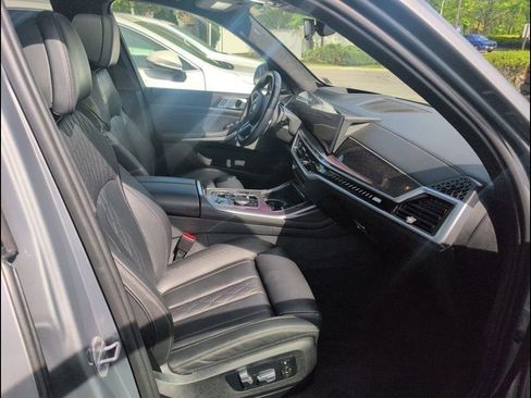 Used 2024 BMW X7 M60i w/ M Sport Professional Package image 27