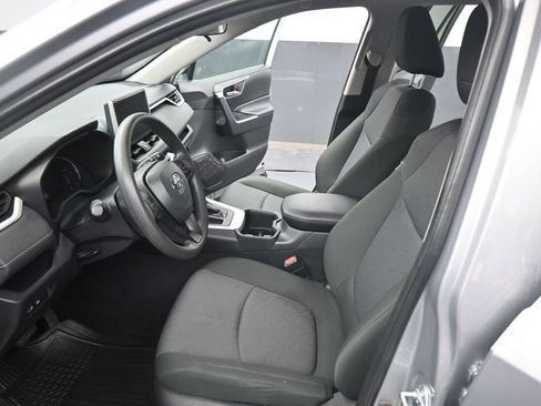 Used 2025 Toyota RAV4 XLE FWD image 9