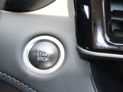 Used 2024 Toyota Highlander LE AWD/4WD image 23