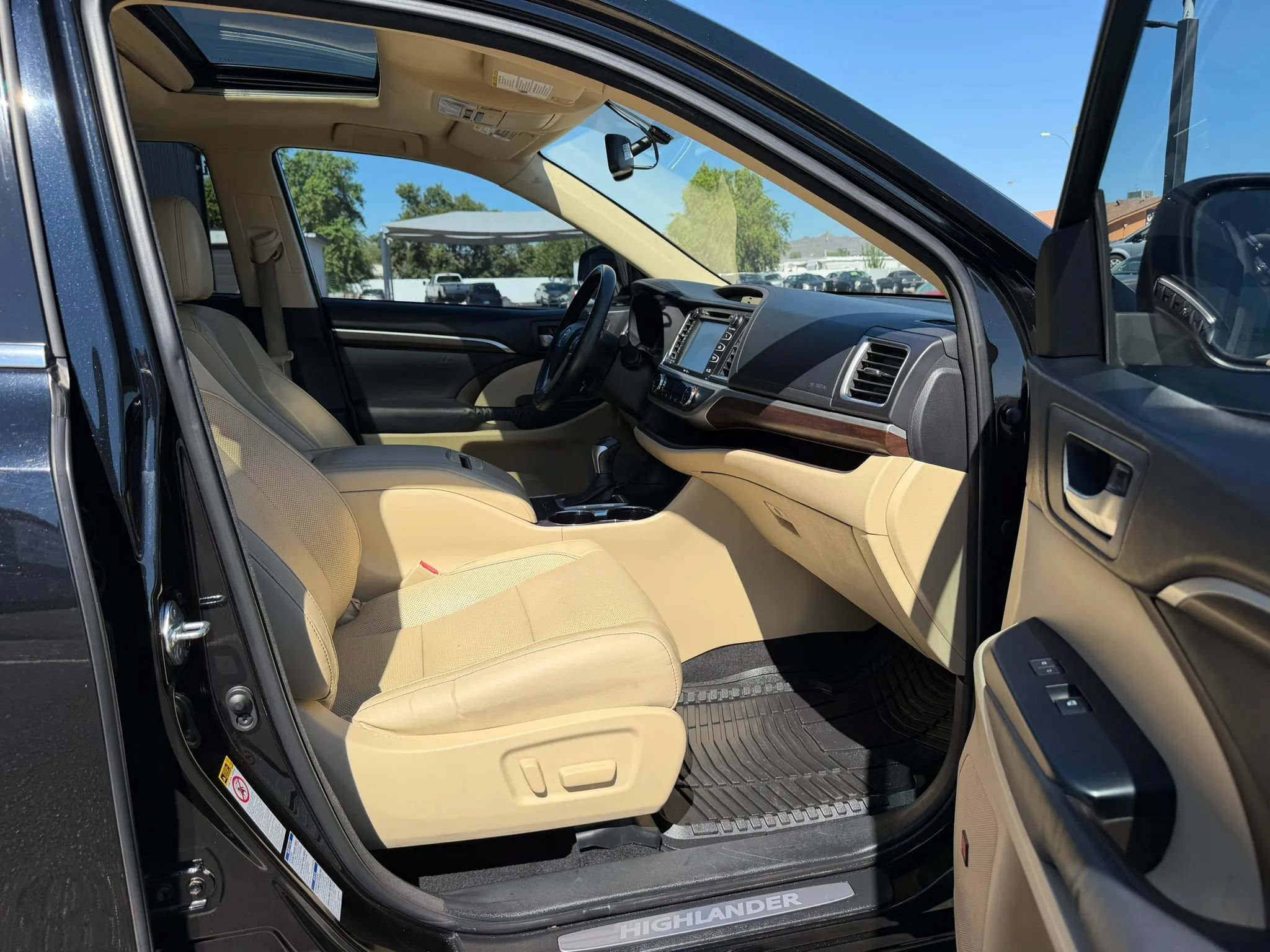 Used 2015 Toyota Highlander Limited AWD/4WD image 32