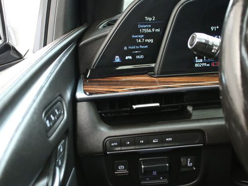 Used 2021 Cadillac Escalade Premium Luxury w/ Performance Package AWD/4WD image 16