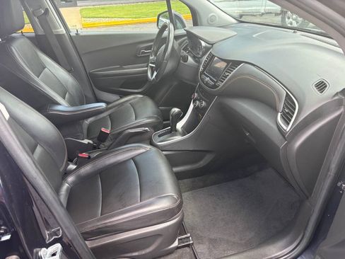 Used 2022 Chevrolet Trax LT w/ Premium Seat Package AWD/4WD image 16