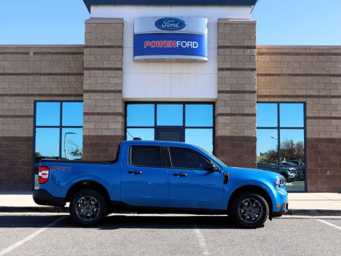 New 2025 Ford Maverick XLT w/ XLT Luxury Package image 5