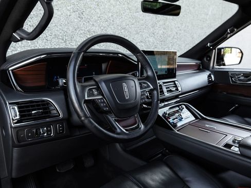 Used 2023 Lincoln Navigator L Reserve image 3