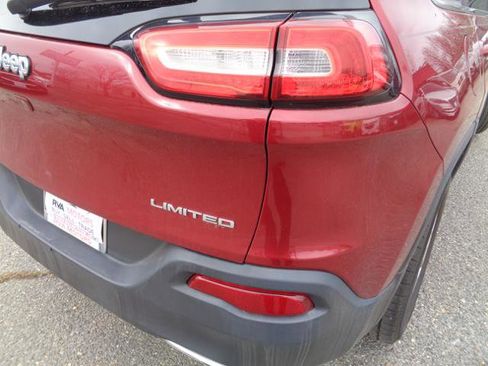 Used 2017 Jeep Cherokee Limited image 8