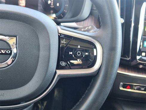 Used 2023 Volvo XC60 B5 Ultimate w/ Climate Package image 17