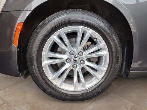 Used 2018 Chrysler 300 Touring w/ Driver Convenience Group RWD image 27