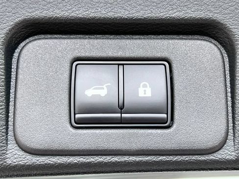 Used 2025 Nissan Rogue SL w/ Tech Package AWD/4WD image 36