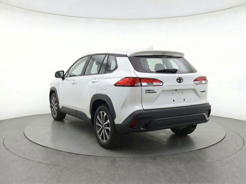 Used 2023 Toyota Corolla Cross AWD Hybrid image 4