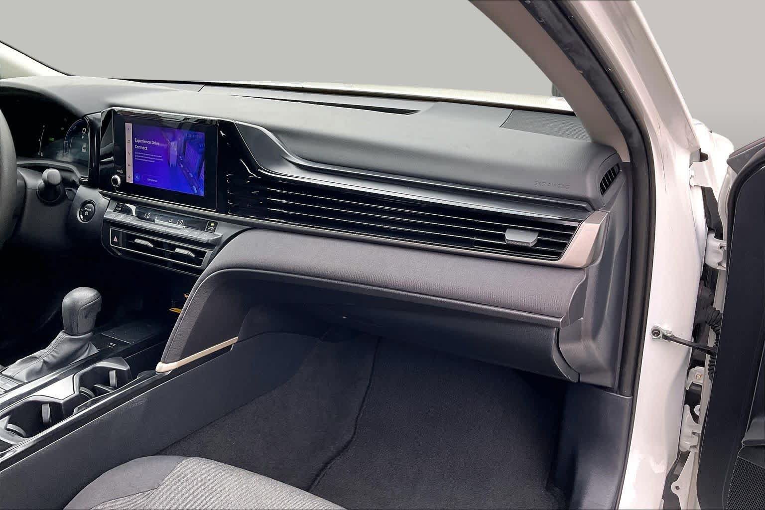 Used 2025 Toyota Camry LE w/ Convenience Package FWD image 18