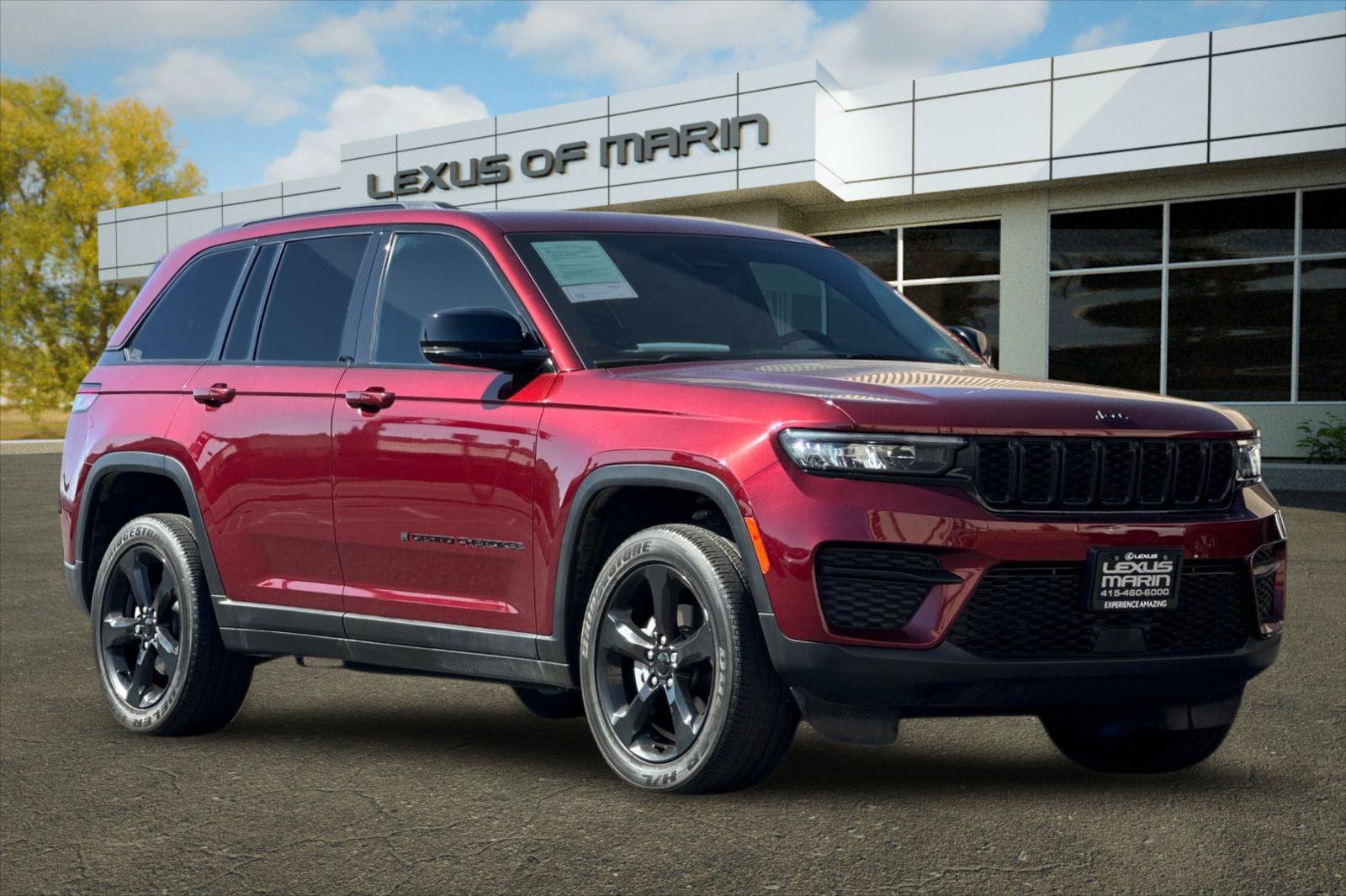 Used 2023 Jeep Grand Cherokee Altitude AWD/4WD image 7