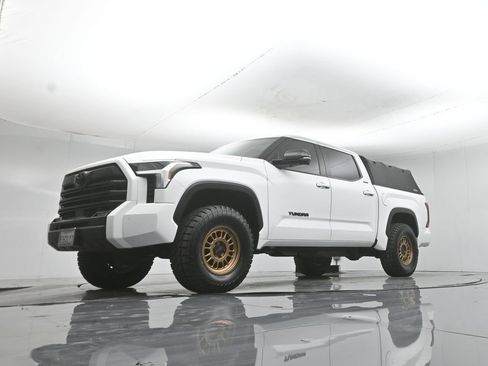 Used 2024 Toyota Tundra Limited AWD/4WD image 44