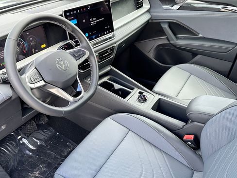 New 2026 Volkswagen Tiguan SE FWD image 7