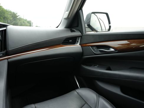 Used 2020 Cadillac Escalade ESV Luxury AWD/4WD image 8