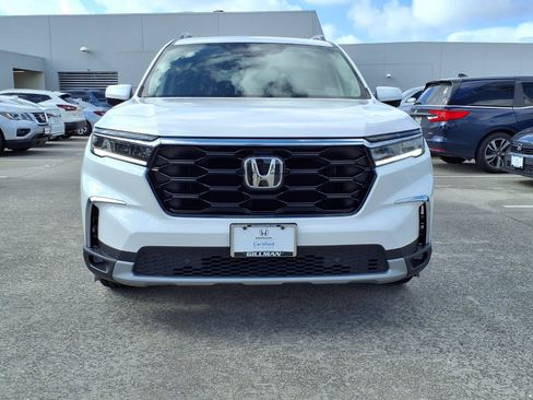 Certified 2025 Honda Pilot Touring image 21