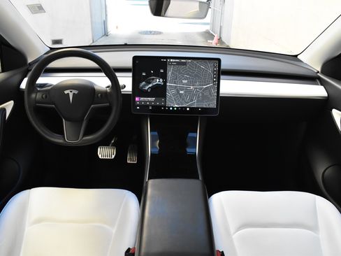 Used 2021 Tesla Model Y Long Range image 30