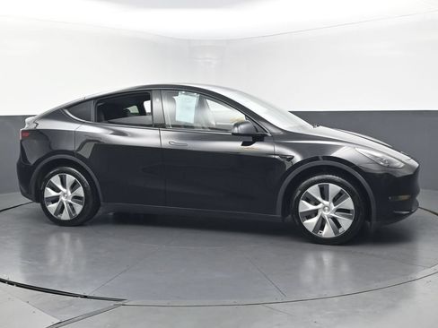 Used 2024 Tesla Model Y Long Range AWD/4WD image 8