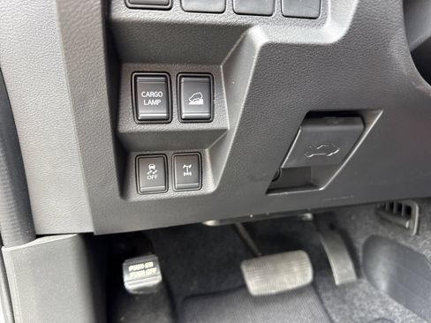 Used 2025 Nissan Frontier PRO-4X AWD/4WD image 17