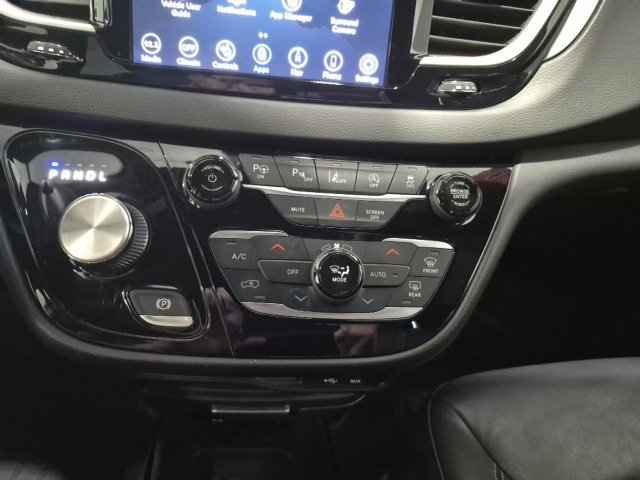 Used 2020 Chrysler Pacifica Touring-L AWD/4WD image 15