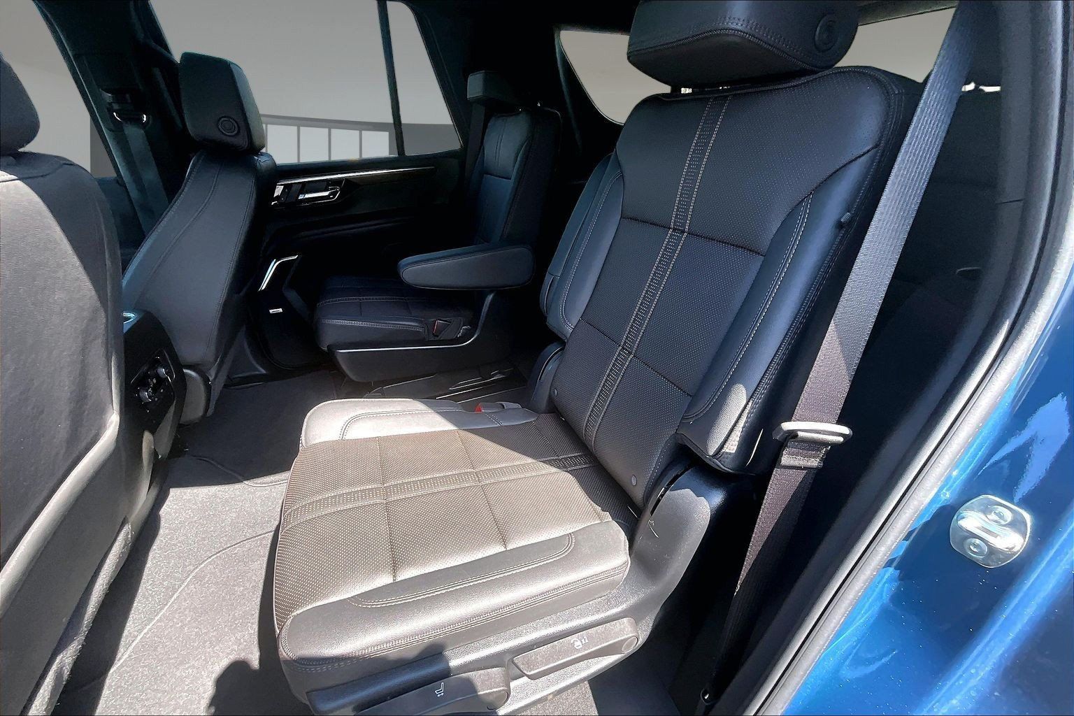 Used 2025 Chevrolet Tahoe High Country RWD image 24