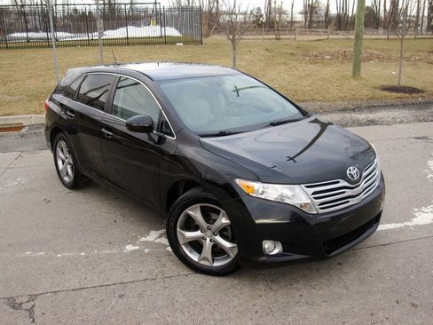 Used 2012 Toyota Venza XLE image 2