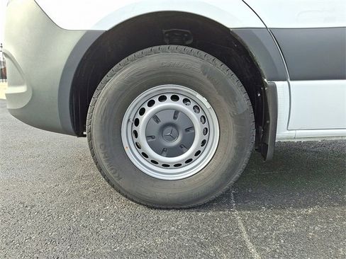 Used 2025 Mercedes-Benz Sprinter 2500 image 11