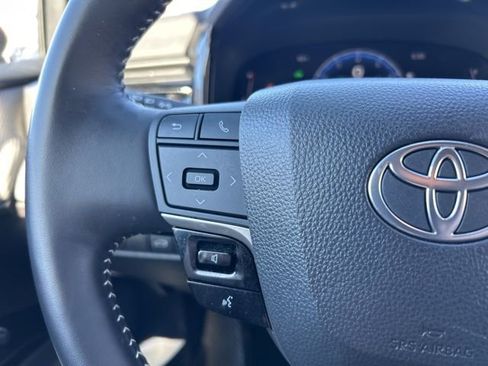 Used 2025 Toyota Camry SE image 19