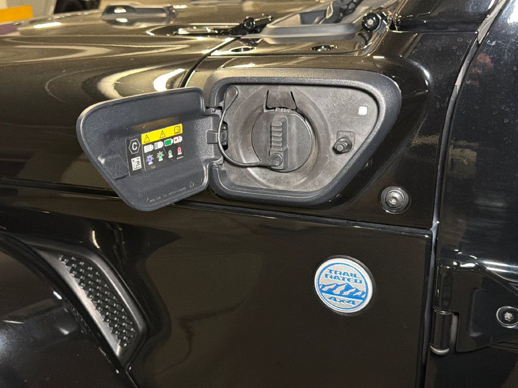 Used 2023 Jeep Wrangler Unlimited Sahara w/ Cold Weather Group AWD/4WD image 16